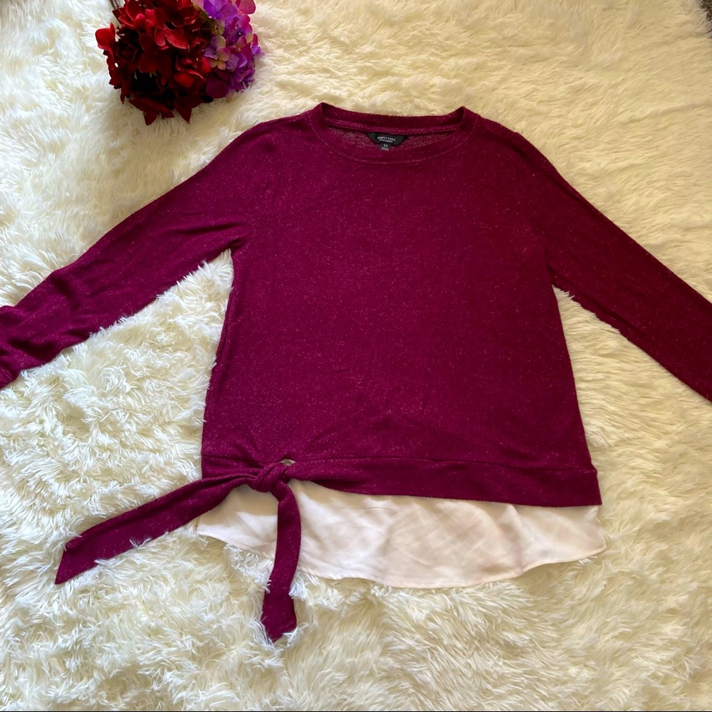 Vera Wang crewneck long sleeve Plum color Sweater W/ Side tie knot & Trim